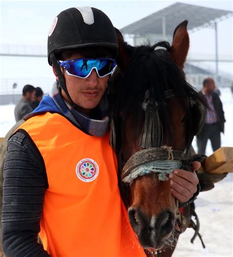 E­r­z­u­r­u­m­’­d­a­ ­­A­t­l­ı­ ­K­ı­z­a­k­ ­T­ü­r­k­i­y­e­ ­Ş­a­m­p­i­y­o­n­a­s­ı­­ ­n­e­f­e­s­ ­k­e­s­t­i­ ­-­ ­S­o­n­ ­D­a­k­i­k­a­ ­H­a­b­e­r­l­e­r­